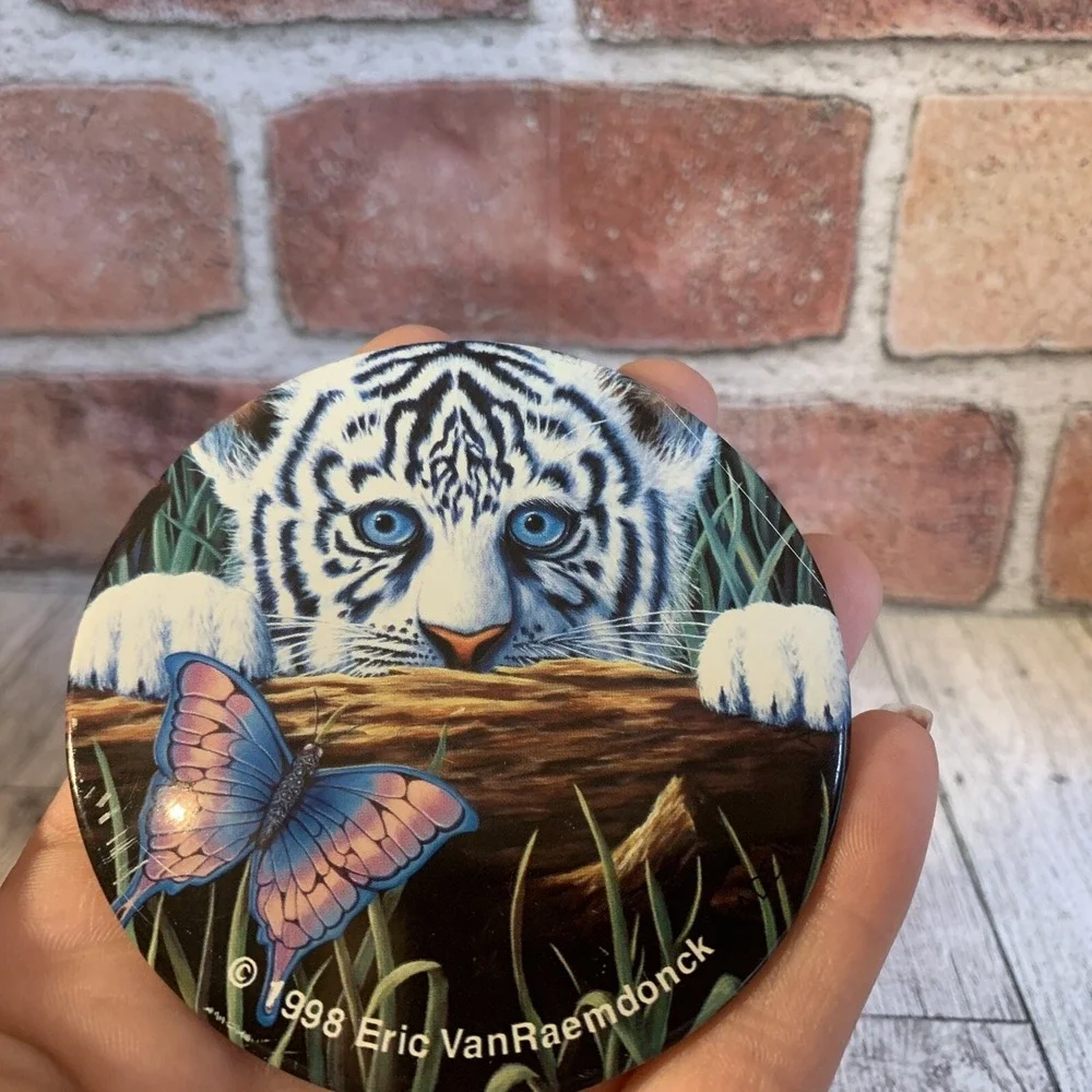 1998 Eric Van Raemdonck Metal Pin Button White Tiger Vintage 3